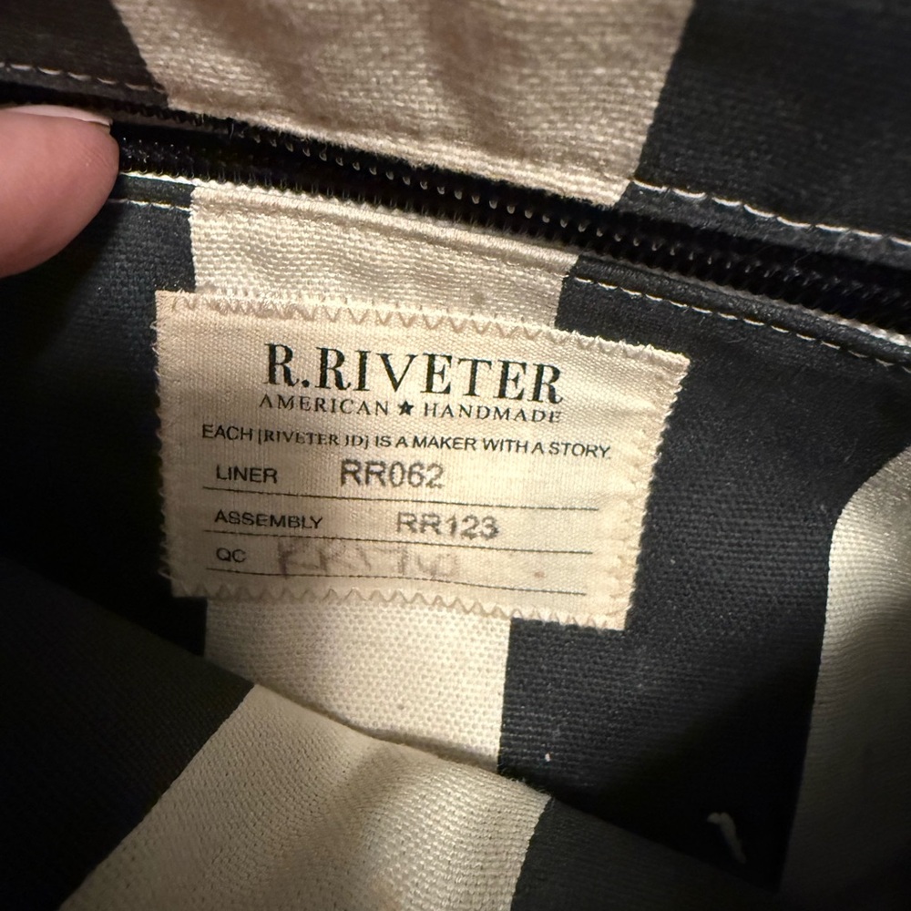 R. RIVETER leather and canvas bag, made in USA by military spouses! - Picture 5 of 12